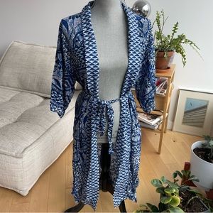 GAP blue and white kimono